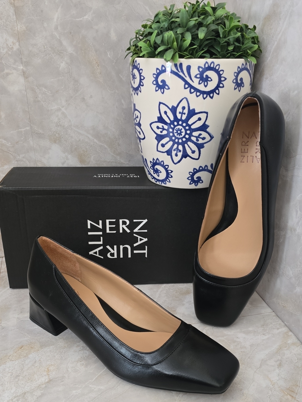 Naturalizer Huntley Black Pumps Square Toe Block Heel NIB Size 8.5